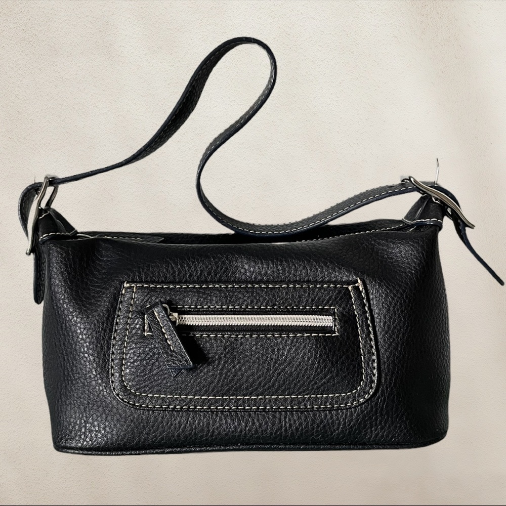 Liz Claiborne Black Textured Baguette / Shoulder Bag Purse‌‌‌‌‌‌